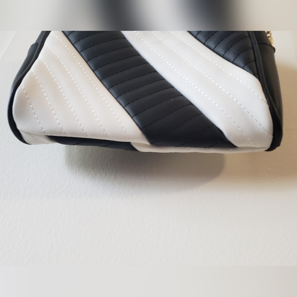 Olivia Miller Black White Strips Crossbody Shoulder Bag - Picture 2 of 6